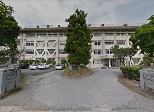 胎内市本郷町の中古一戸建て(胎内市立中条中学校)