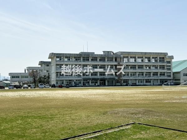 新発田市東新町2丁目の中古一戸建て(新発田市立本丸中学校)