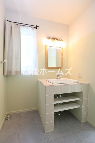 新潟市西区五十嵐２の町の中古一戸建て