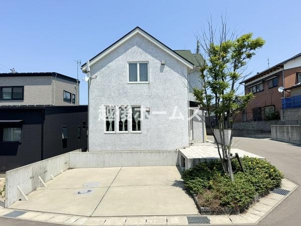 新潟市西区五十嵐２の町の中古一戸建て