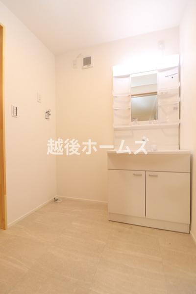 三条市西四日町３丁目の中古一戸建て