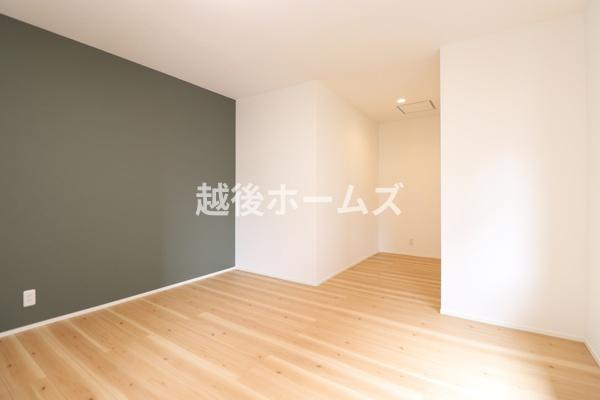三条市西四日町３丁目の中古一戸建て