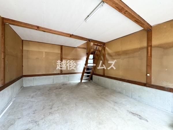 三条市西四日町３丁目の中古一戸建て