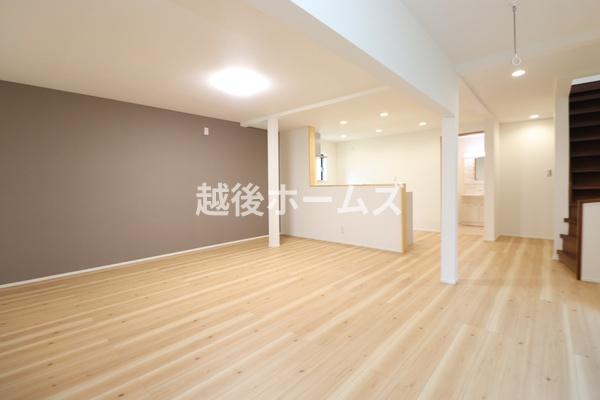 三条市西四日町３丁目の中古一戸建て