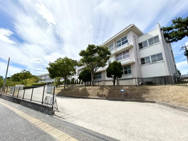 ３号棟　西区五十嵐東１丁目　第１　クレイドルガーデン(私立新潟清心女子中学校)