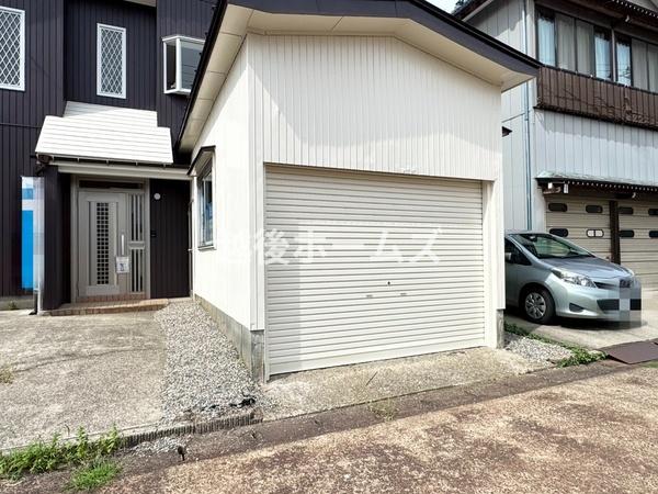 三条市西大崎２丁目の中古一戸建て