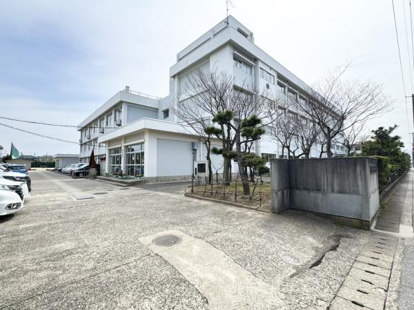 新潟市西区松美台の中古一戸建て(新潟市立小針中学校)