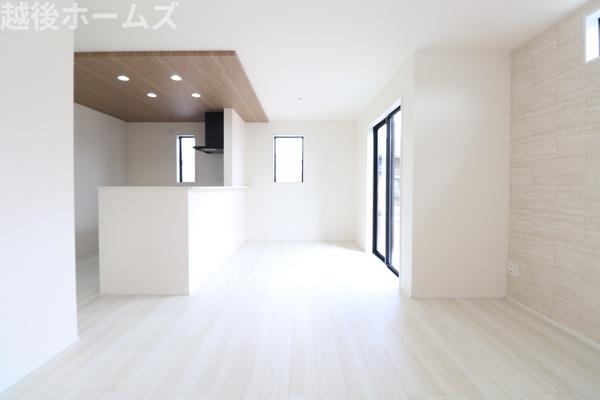 ２号棟　三条市曲渕３丁目　２期　グラファーレ