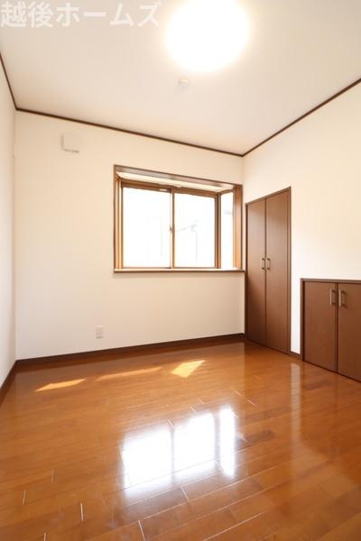 新潟市西区五十嵐１の町の中古一戸建て