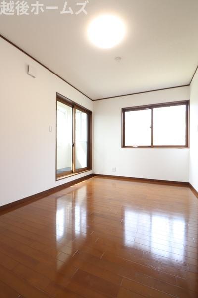 新潟市西区五十嵐１の町の中古一戸建て