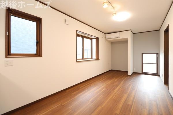 新潟市西区五十嵐１の町の中古一戸建て