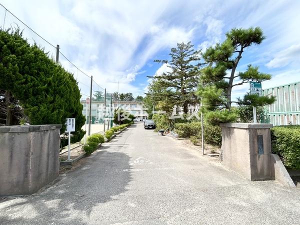 新潟市西区内野西２丁目の中古一戸建て(新潟市立内野中学校)