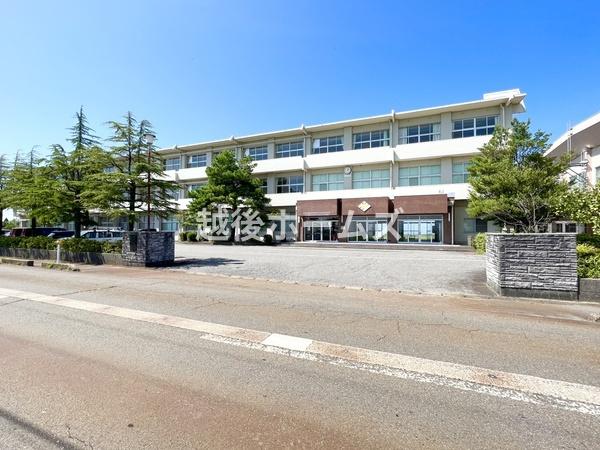 新発田市下小中山の中古一戸建て(新発田市立加治川中学校)