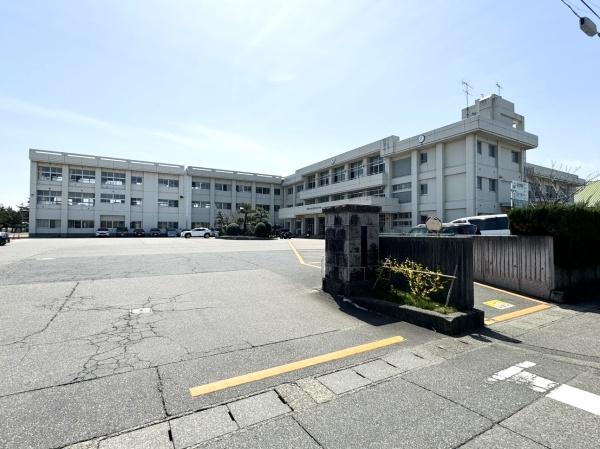 ２号棟　新発田市東新町４丁目(新発田市立東豊小学校)