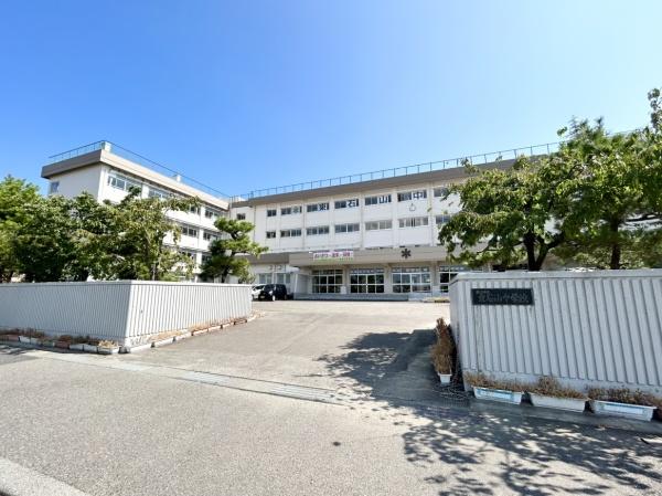 新潟市東区東中島４丁目の中古一戸建て(新潟市立東石山中学校)
