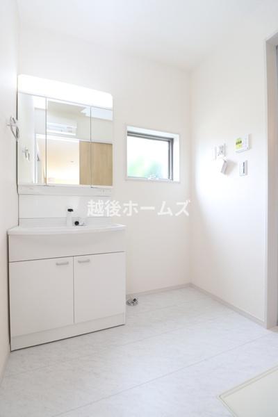 新潟市西区小針５丁目の中古一戸建て