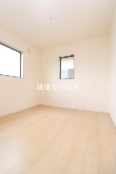 新潟市西区小針５丁目の中古一戸建て