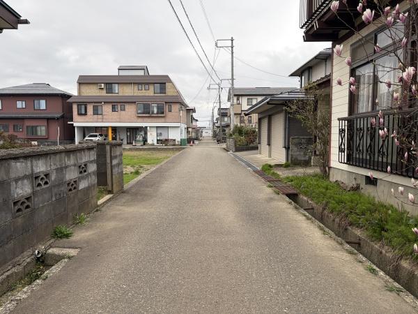 土地　上越市国府３丁目