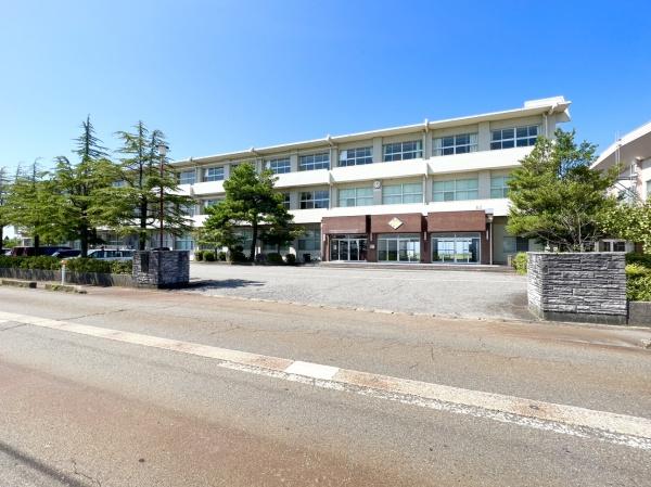 新発田市下小中山の中古一戸建て(新発田市立加治川中学校)