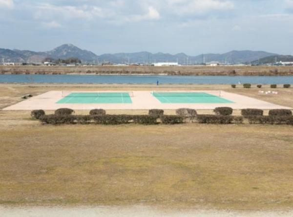加古川市平荘町里の土地(両荘河川敷テニスコート)