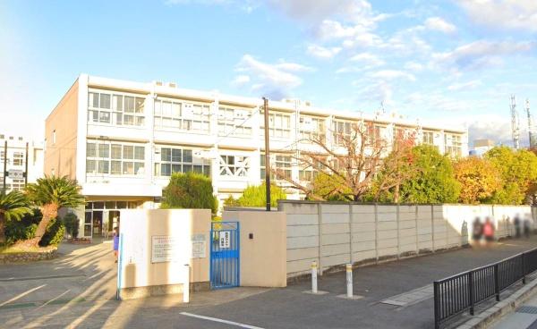 枚方市松丘町の中古一戸建て(枚方市立中宮中学校)