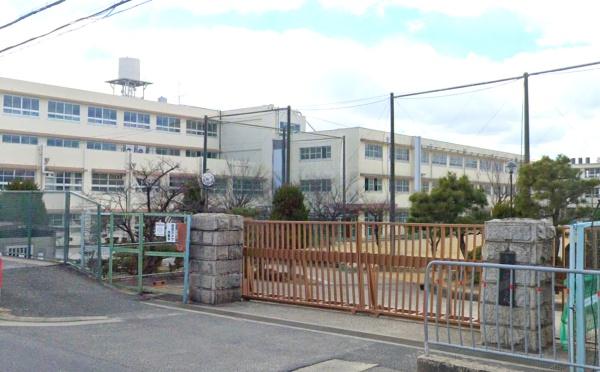 枚方市野村中町の中古一戸建て(枚方市立津田中学校)