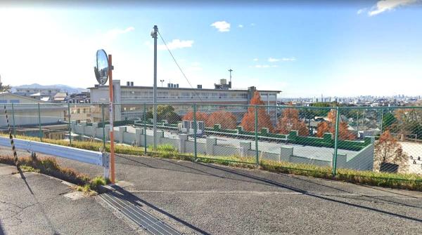 枚方市香里園山之手町1号棟(枚方市立枚方第二中学校)