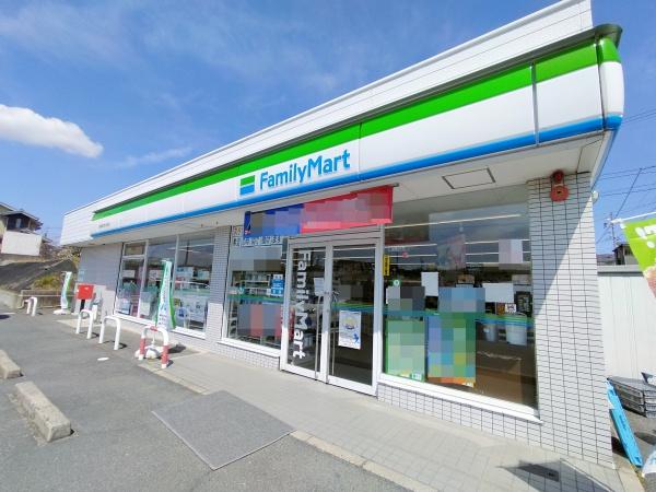 桑名市陽だまりの丘2丁目の中古一戸建て(ファミリーマート桑名陽だまりの丘店)