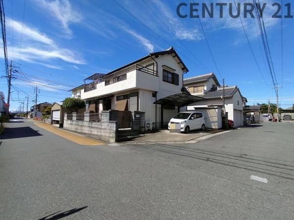 桑名市長島町押付の中古一戸建て(前面道路含む現地写真)