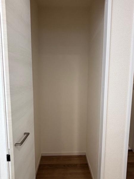 豊田市広川台小学校前全2棟1号棟 新築戸建て(収納)