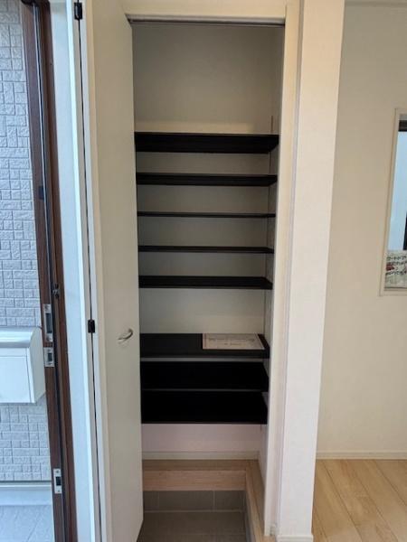 豊田市井上町全3棟2号棟 新築戸建て(収納)