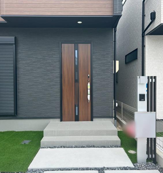 高浜市屋敷町2期全4棟2号棟 新築戸建て(玄関)