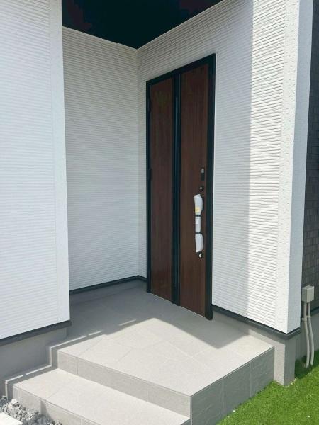 高浜市呉竹町全3棟3号棟 新築戸建て(玄関)