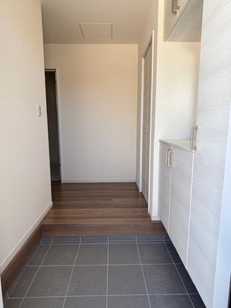 高浜市青木町全9棟2号棟 新築戸建て(玄関)