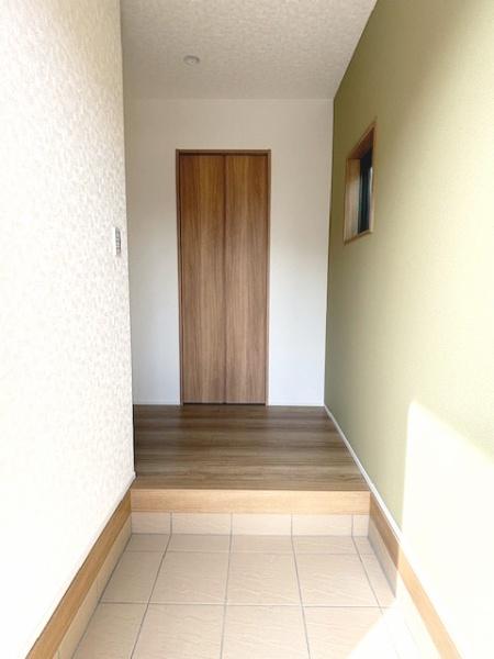 豊田市畝部東町 新築戸建て全2棟 2号棟(玄関)