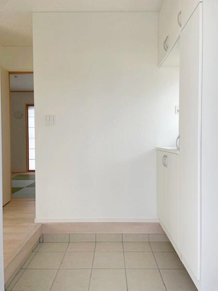 岡崎市暮戸町全2棟1号棟 新築戸建て(玄関)