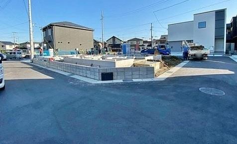 岡崎市中島町全3棟2号棟 新築戸建て(前面道路含む現地写真)