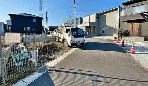 岡崎市中島町全3棟3号棟 新築戸建て(前面道路含む現地写真)