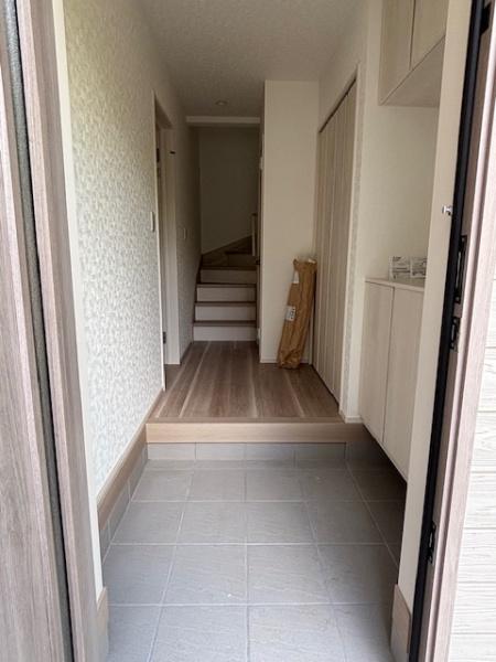 豊田市秋葉町 新築戸建て全2棟 2号棟(玄関)