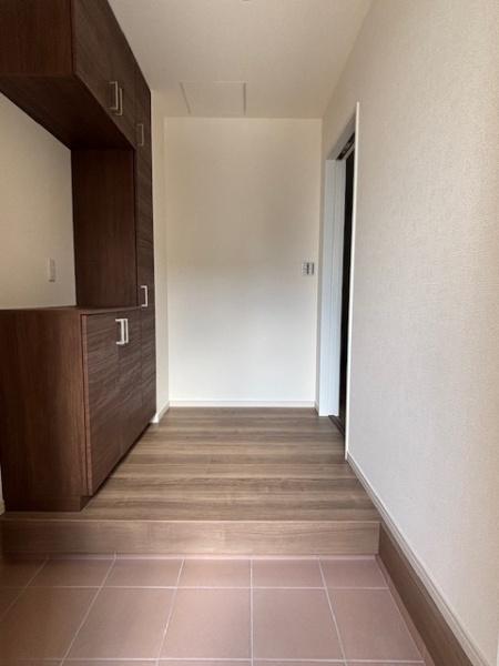 知立市牛田1丁目全3棟3号棟 新築戸建て(玄関)