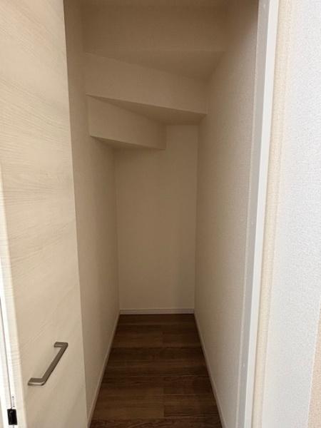 知立市牛田1丁目全3棟3号棟 新築戸建て(収納)