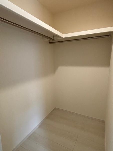 知立市牛田1丁目全3棟2号棟 新築戸建て(収納)