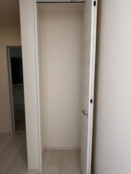 知立市牛田1丁目全3棟2号棟 新築戸建て(収納)