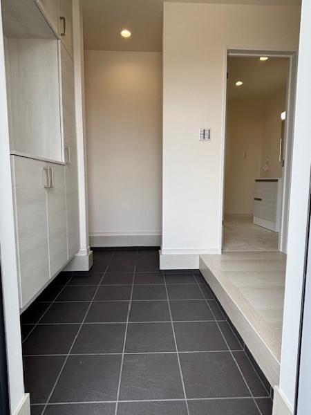 豊田市小坂町全2棟1号棟 新築戸建て(玄関)