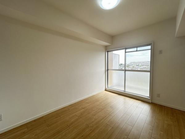 キングスコート東岡崎(洋室)