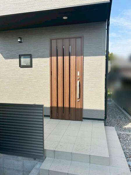 高浜市屋敷町第1期全2棟2号棟 新築戸建て(玄関)