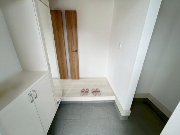 高浜市屋敷町2期全4棟1号棟 新築戸建て(玄関)