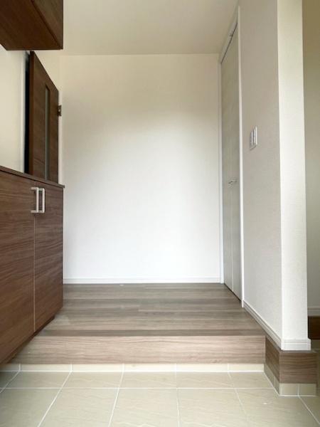 蒲郡市形原町北湿見全2棟1号棟 新築戸建て(玄関)