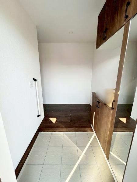 高浜市屋敷町第1期全2棟2号棟　新築戸建て