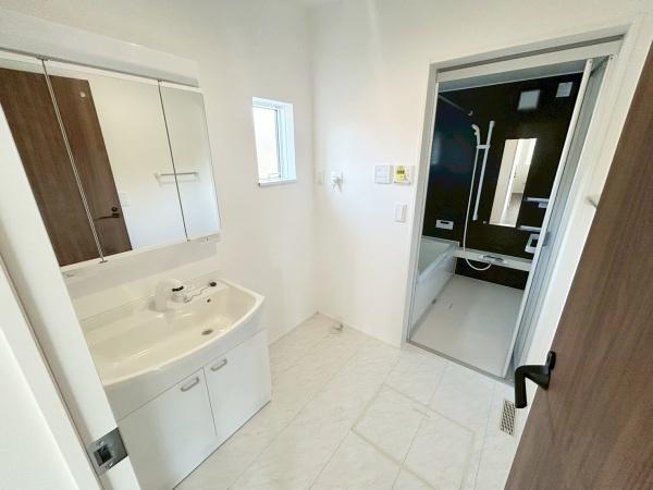 高浜市屋敷町第1期全2棟2号棟　新築戸建て